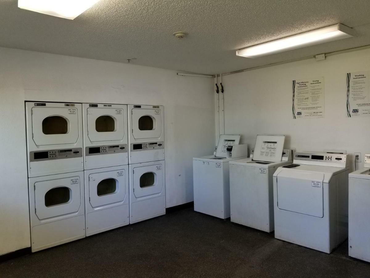 Intown Suites Extended Stay Tampa Fl Orient Park Eksteriør bilde