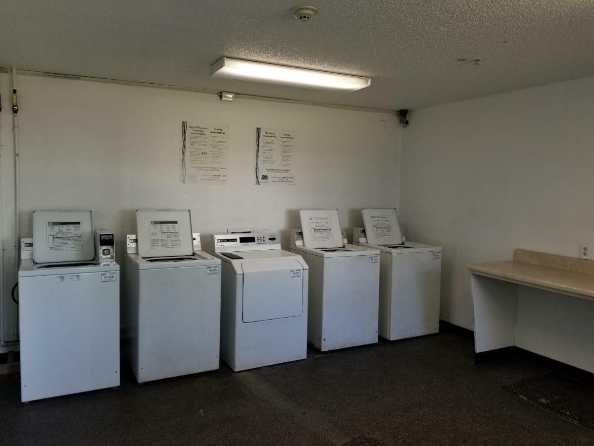 Intown Suites Extended Stay Tampa Fl Orient Park Eksteriør bilde